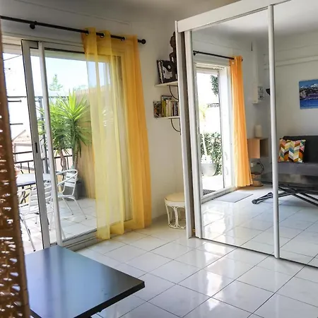 Beau Studio Proche De La Plage