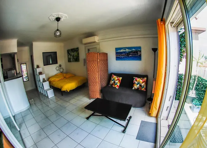 Beau Studio Proche De La Plage *