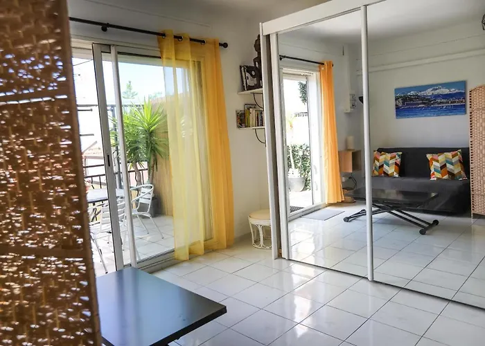 Beau Studio Proche De La Plage